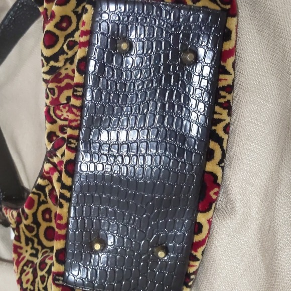 Coldwater creek hobo/bohemian style velveteen purse with metal accents. - Picture 6 of 9